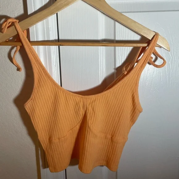 NWOT Crop top - Picture 3 of 5